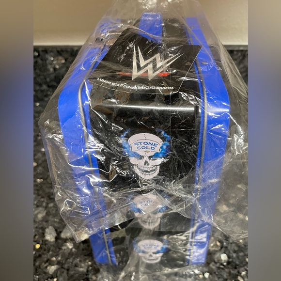 Stone Cold vs The Rock Lunchbox - Picture 3 of 7